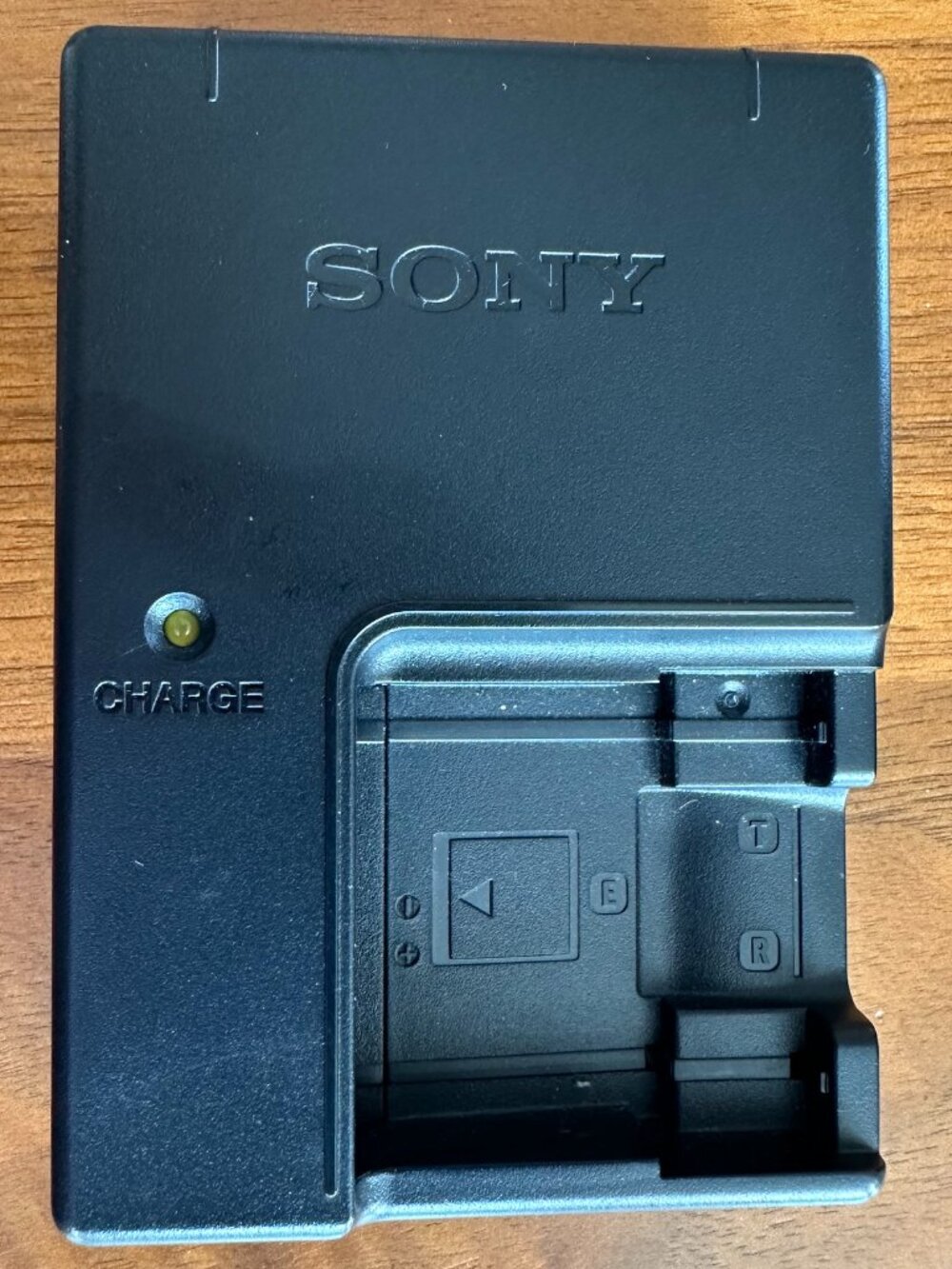 Genuine Sony BC-CS3 Wall Charger for Sony Cybershot Camera Battery